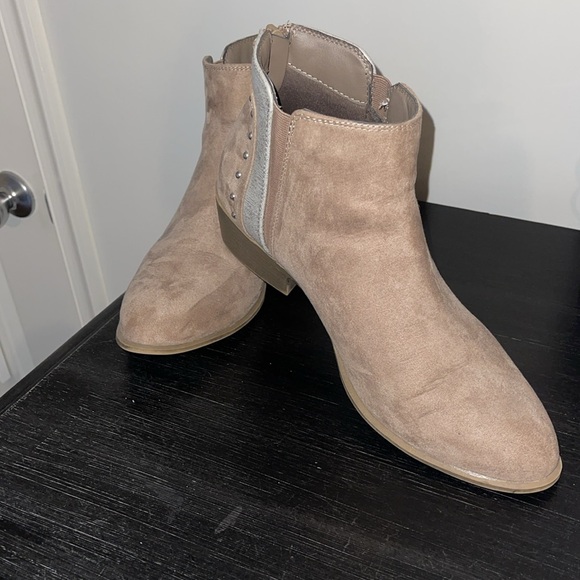 Taupe booties - Picture 3 of 5